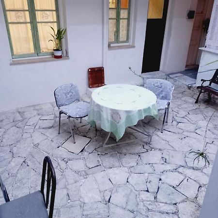 Στην Αυλή Της Ράχης Leilighet Kalamáta Eksteriør bilde