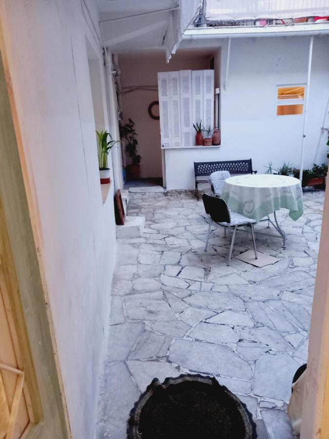 Στην Αυλή Της Ράχης Leilighet Kalamáta Eksteriør bilde