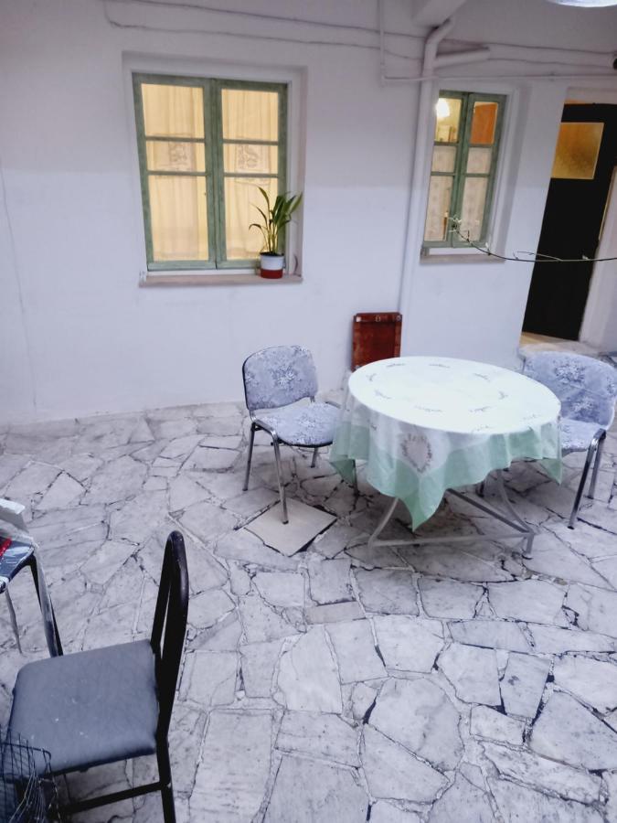 Στην Αυλή Της Ράχης Leilighet Kalamáta Eksteriør bilde